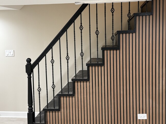 Building Photo - 912 N Ashland Ave