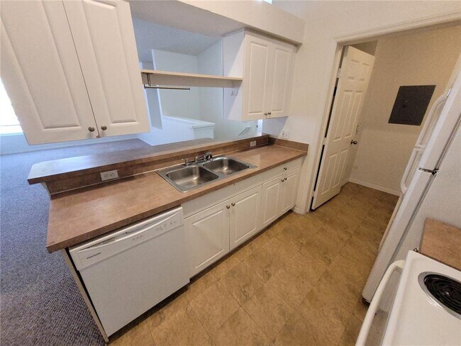 Building Photo - 36100 Lake Chase Blvd