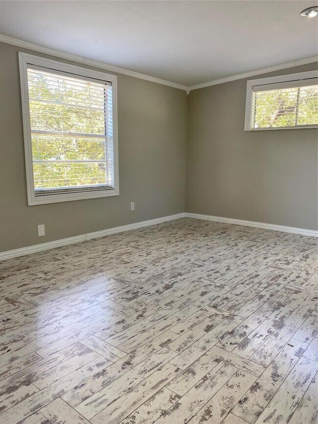 Building Photo - 3 BED/2BATH BUNGALOW IN ARLINGTON HEIGHTS!
