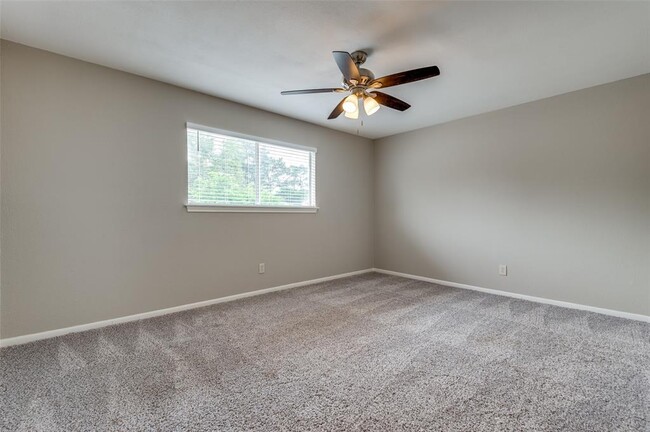 Building Photo - 12806 Shady Knoll Ln