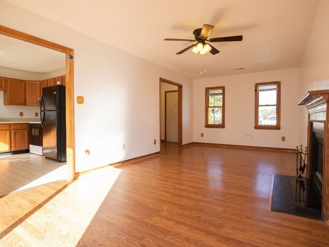 Building Photo - Updated Chesterfield 3BR with Large Yard