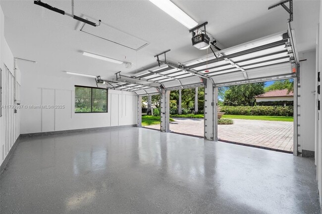 Building Photo - 9400 SW 93rd Ct