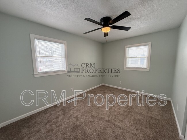 Building Photo - 800 Maumee Dr