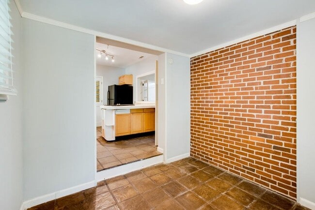 Building Photo - 1243 Spring Valley Ln NE