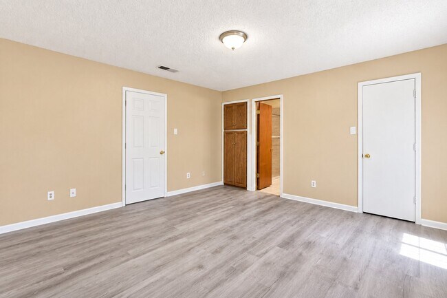 Building Photo - 4120 Tulip Tree Ct