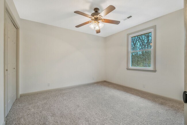 Building Photo - 115 Pascal Dr