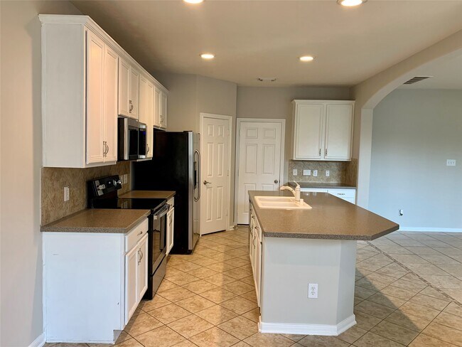 Building Photo - 11 Baccara Pl