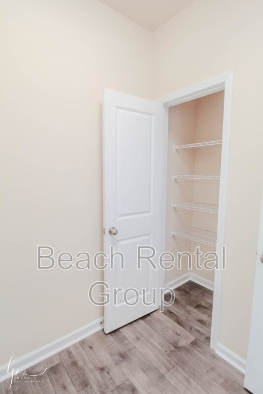 Building Photo - 313 Grv Pk Lp
