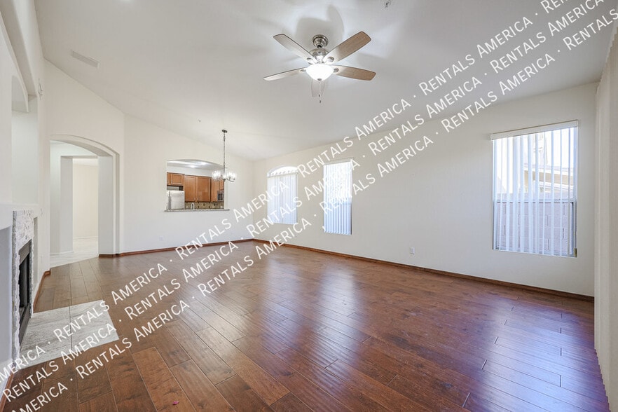 Building Photo - 10232 E Meadow Hill Dr