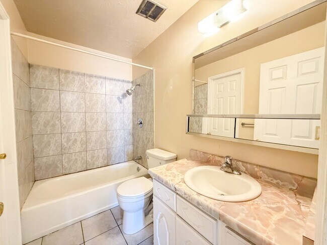 Building Photo - 2382 W Derby St