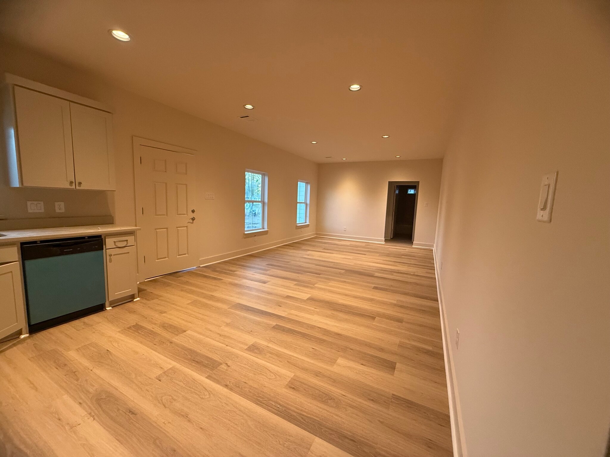 Building Photo - 104 Kirkland St