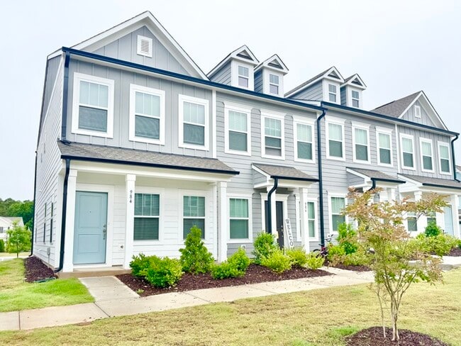 Primary Photo - Charming two bedroom 2 1/2 bath townhome