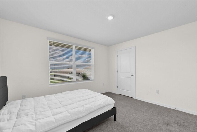 Building Photo - Available now in Wimauma | Spacious 5BR Home with 2,600+ Sqft