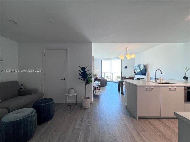 Building Photo - 501 NE 31st St