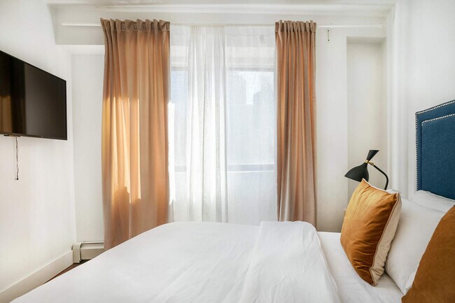 Building Photo - 811 9th Ave