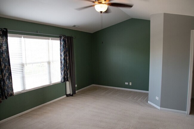 Building Photo - 24130 Walnut Cir