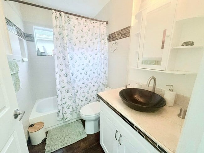 Building Photo - 1504 Lake Breeze Dr