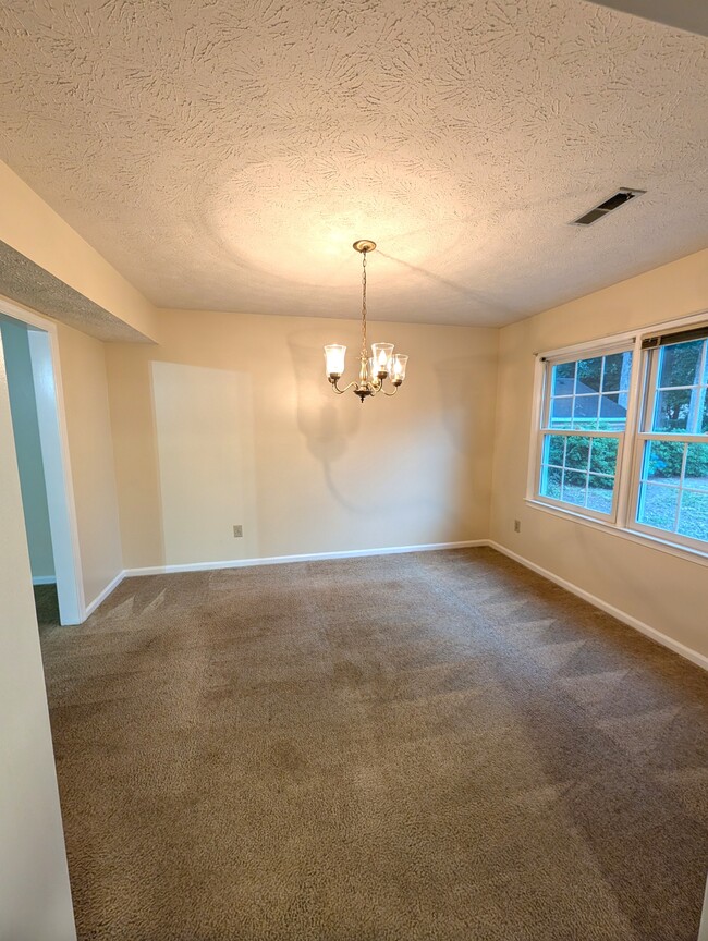 Building Photo - 32 Gambol St