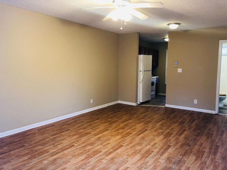 Building Photo - 185 Oak St