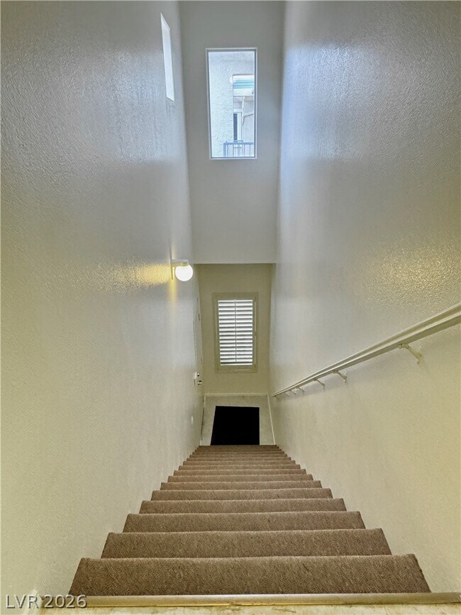 Building Photo - 820 Sunrise Peak Way