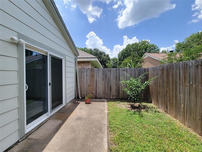 Building Photo - 13838 Walnut Hollow Ln