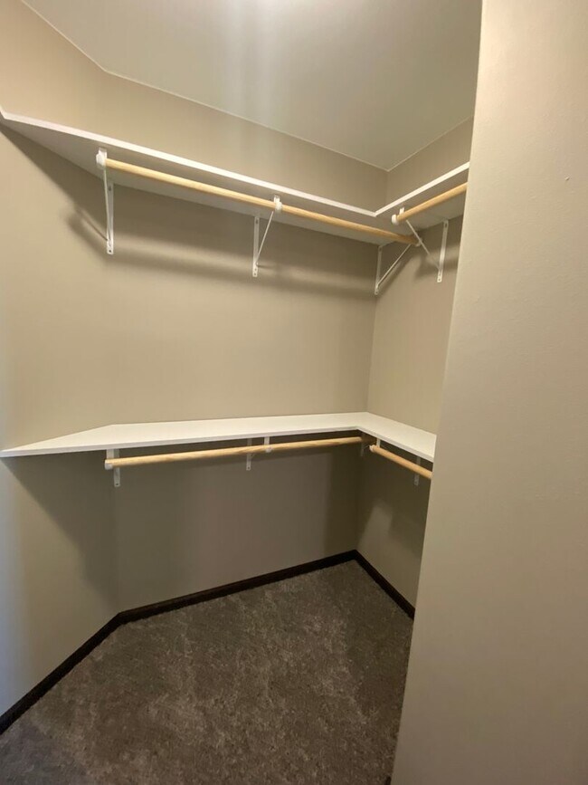 Building Photo - 4 BED | 3 BATH | DOUBLE GARAGE | RAPID VALLEY