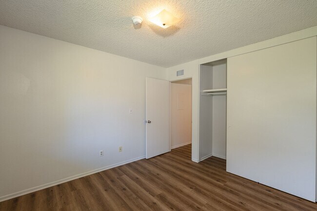 Building Photo - 173 W Elfin Green