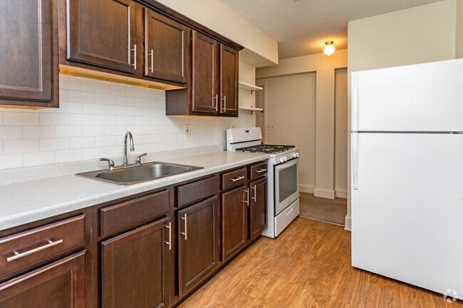 2BR, 1BA, Den - 1,020SF - 1619 Lagoon
