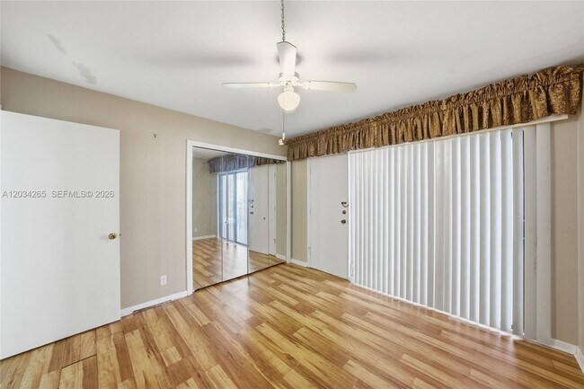 Building Photo - 6010 S Falls Cir Dr