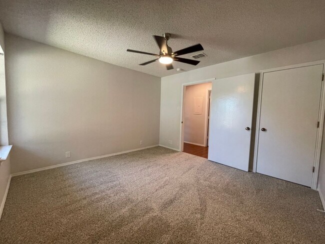 Building Photo - AVAILABLE NOW - 2 Bedroom 1 Bath Two Story...