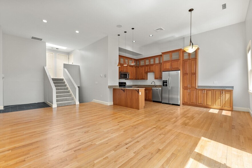 Building Photo - 403 Marlborough St