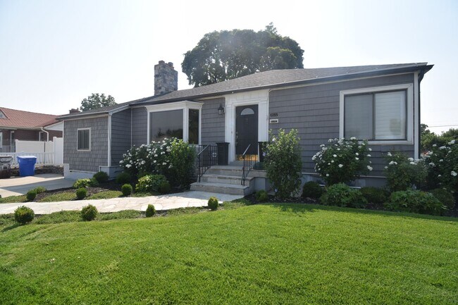 Building Photo - Unique 6 Bedroom Home in Midvale!