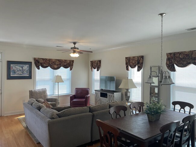 Building Photo - 2 Bed, 2 Bath Apartment on the River - Furnhsied Rental