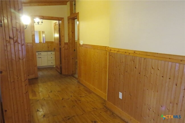 Building Photo - 202 S Mesquite St