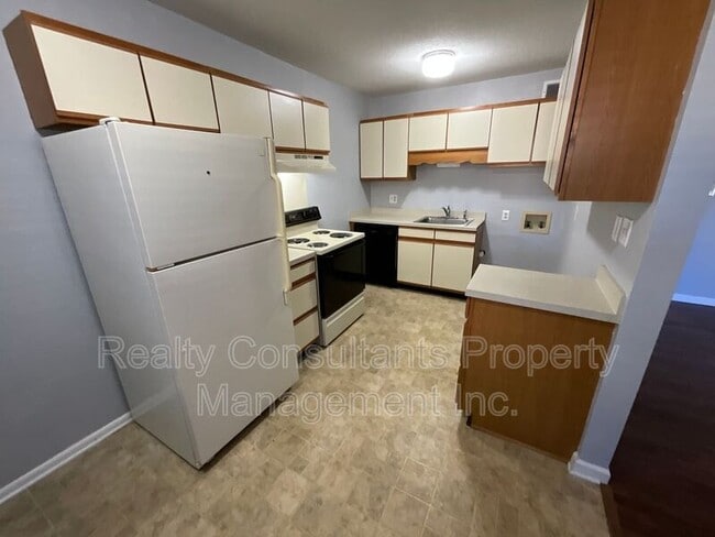 Building Photo - 3830 Country Club Rd