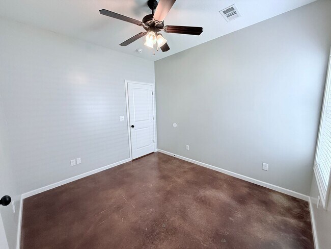 Building Photo - 104 Private Rd 4017