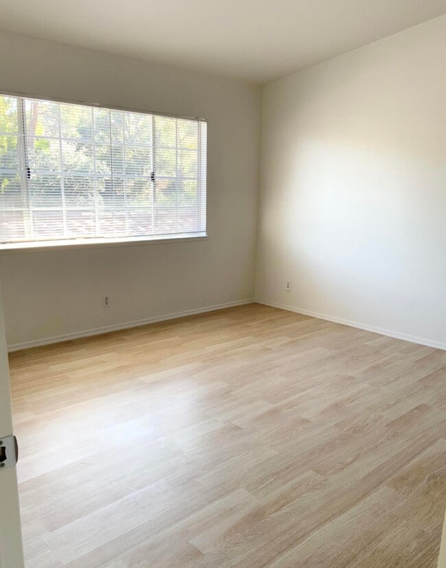 Building Photo - 5473 Spanish Oak Ln