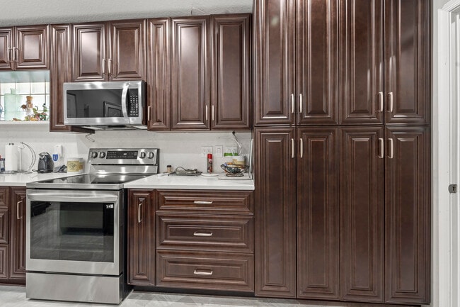 Building Photo - 9906 Harbour Lake Cir
