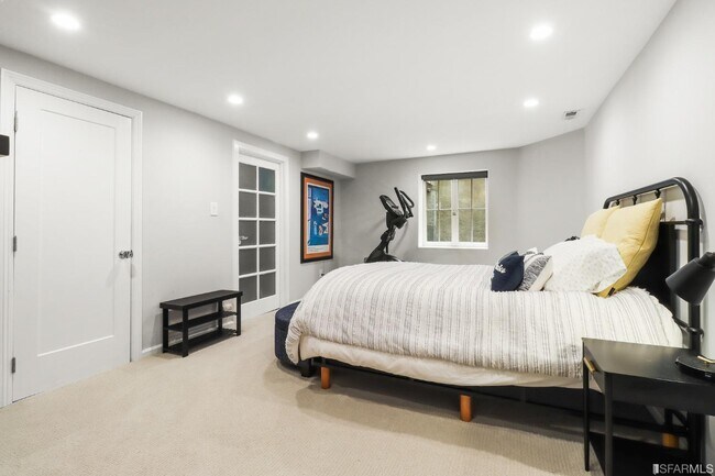 Building Photo - 3242 Washington St