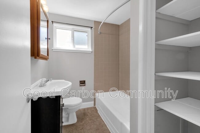 Building Photo - 5450 Creekside Ct