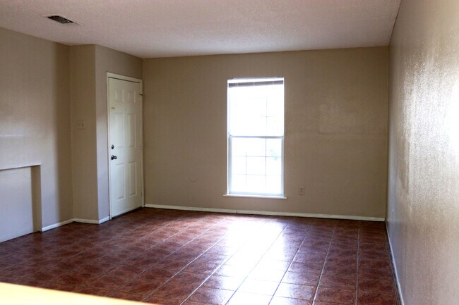 Building Photo - 1849 Southpointe Dr