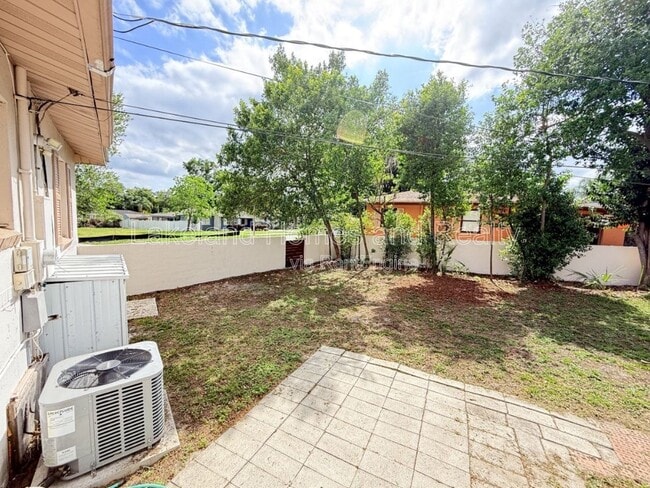 Building Photo - 3115 Buckingham Ave