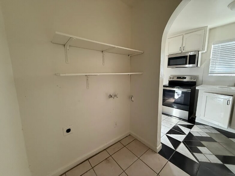 Building Photo - 3337 21st Ave