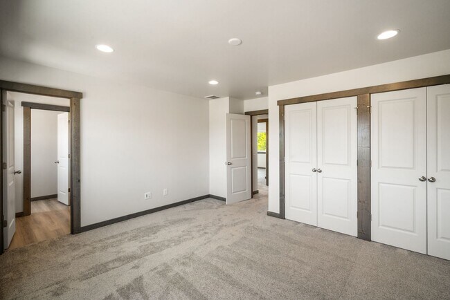 Building Photo - Pet Friendly! Gorgeous 3 Bedroom condo with double stall attached garages with AC.