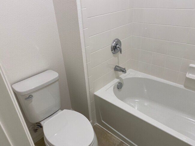 Building Photo - Newer Home, 3 Bedroom 2 Bath,  2 Car Garag...