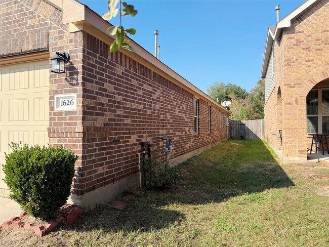 Building Photo - 1626 Thornhollow Dr