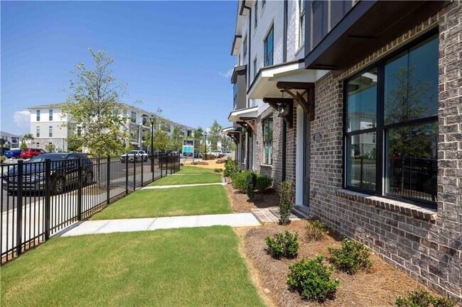 Building Photo - 530 Healy Dr