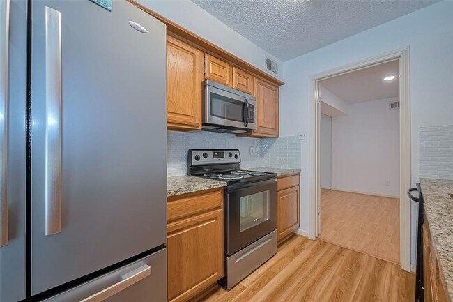 Building Photo - 1311 Antoine Dr