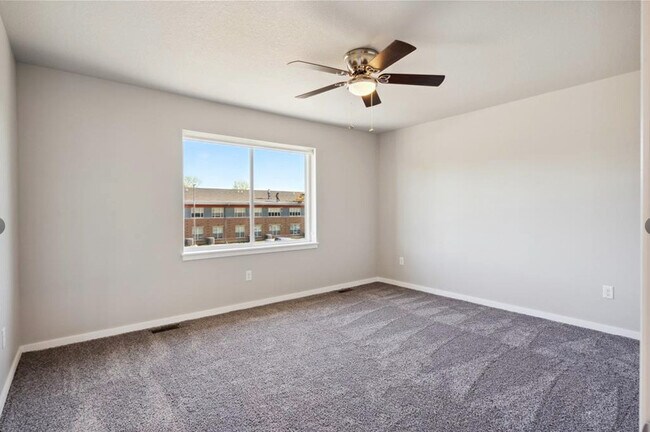 Building Photo - Perry Townhomes