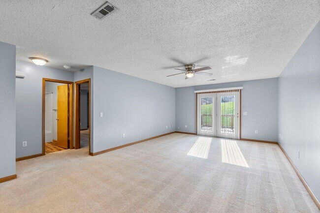Building Photo - 3707/3709 Stonebridge Dr